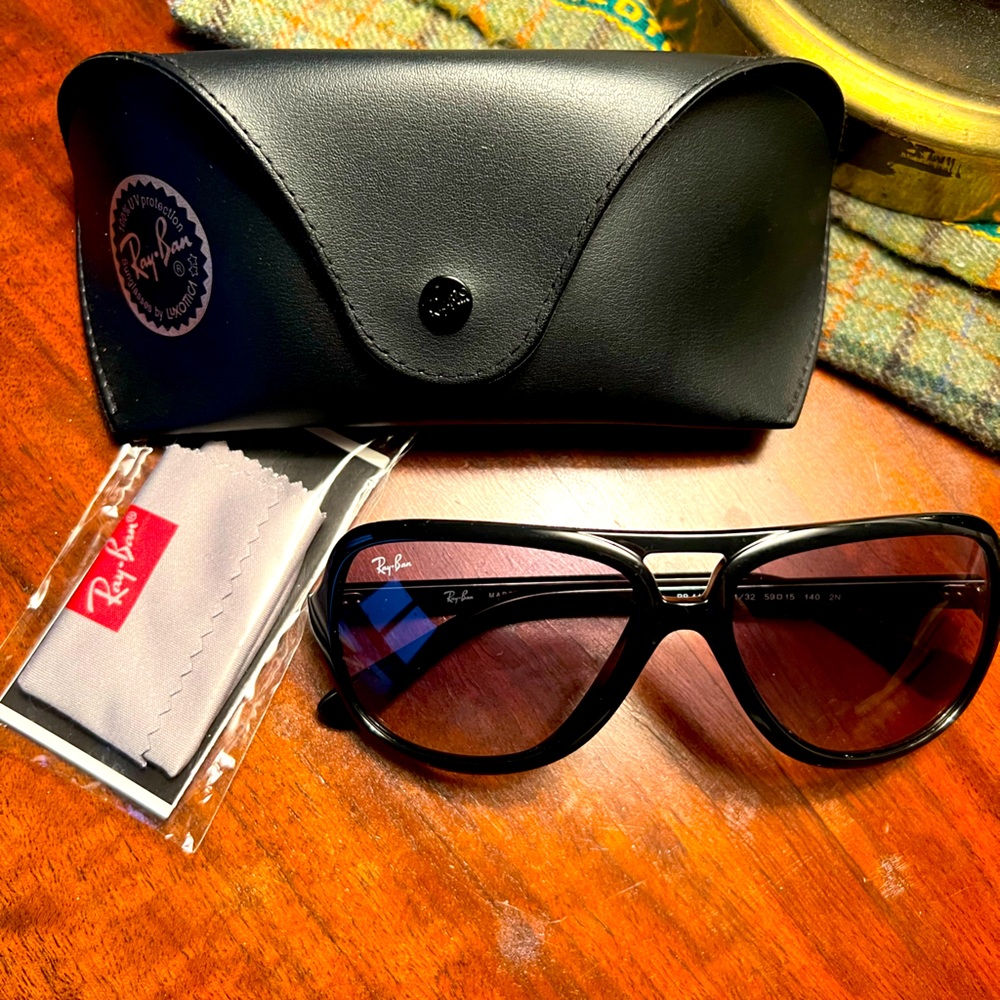 Ray-Ban 4162 - Picture 2 of 8